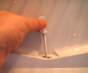 Як прочистити дренажну систему холодильника